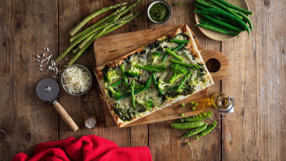 פיצה עם ירקות ירוקים