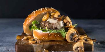 https://www.bishulim.co.il/sites/default/files/styles/ln_search_recipe_resultdesktop/public/srh_recipes/19d57bd4442bde2e76aa5eba58e05461.jpg?h=190ca680&itok=AeVQeHKw