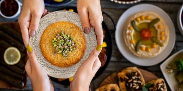 https://www.bishulim.co.il/sites/default/files/styles/ln_search_recipe_resultdesktop/public/srh_recipes/db8350acc4114271e898cea1444791c6.jpg?h=4f5b30f1&itok=caf2m_VE
