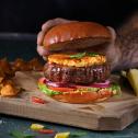  SENSATIONAL BURGER המבורגר צמחוני עם טופינג בסגנון הוואי