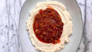 בולונז על מצע פירה כרובית